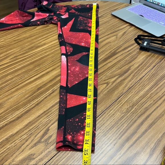 NEW alo Yoga Airbrush Legging in Volcano Space - Picture 10 of 12